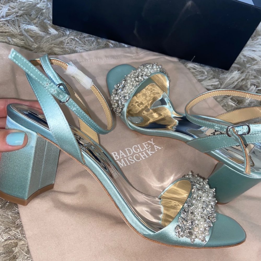 Badgley Mischka Size 9 Clara Jewel Satin Heels
